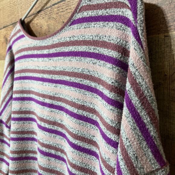 Torrid 3/4 Sleeve Crew Neck Super Soft Plush Top Purple Multi Stripe Size 2 - Picture 11 of 12